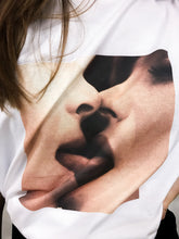 Load image into Gallery viewer, Essential tee KISS white